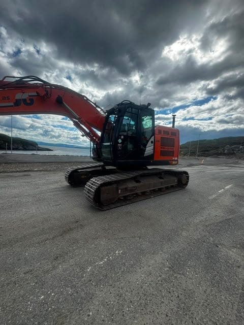Hitachi ZX225LC-6