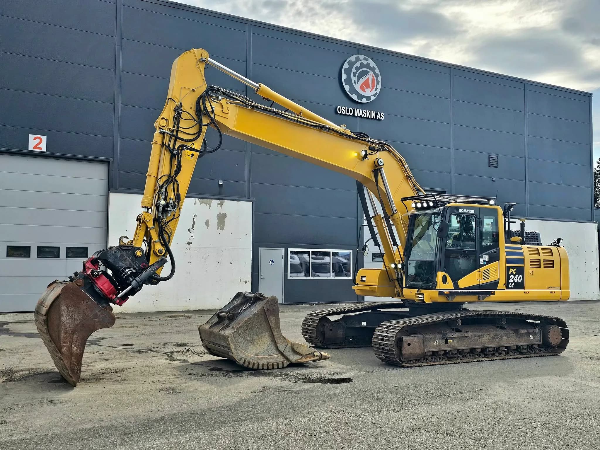 Komatsu PC240LC-11E0